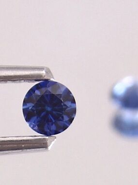 2ct Genuine Sapphire Blue Earrings studs Solid silver 925 Round Brilliant cut